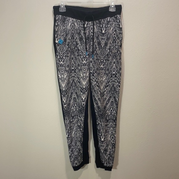 Nike black and white sweatpants joggers high waisted zebra print abstract - Picture 1 of 12